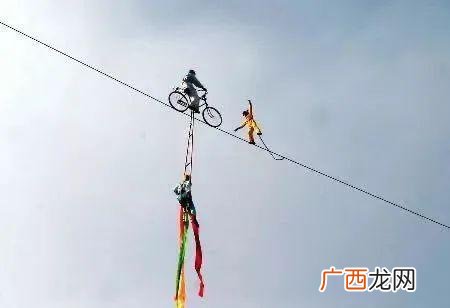空中自行车游乐设备,户外网红游乐项目魔术自行车