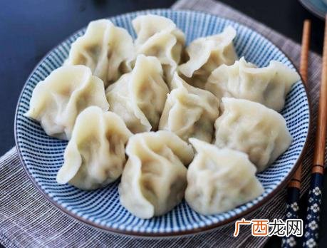 请问一下饺子皮怎么做,自制水饺皮
