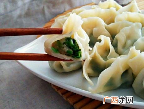 请问一下饺子皮怎么做,自制水饺皮