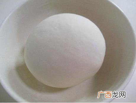 请问一下饺子皮怎么做,自制水饺皮