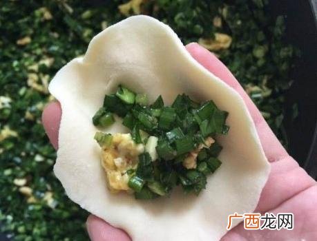 请问一下饺子皮怎么做,自制水饺皮