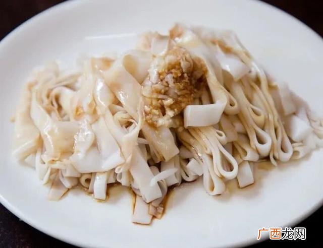 广东河粉的制作配方,汤河粉图片