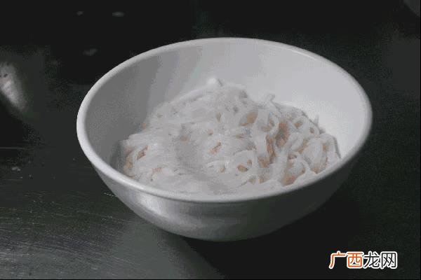 广东河粉的制作配方,汤河粉图片