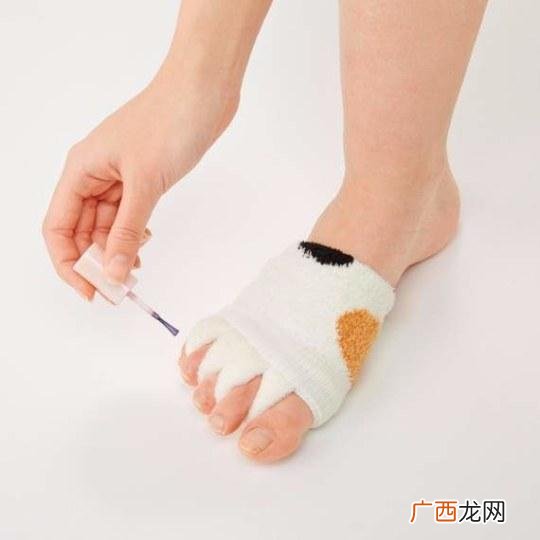摆地摊卖袜子图片 地摊创业图片