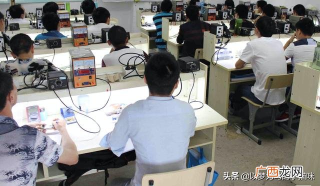 适合无学历女性的职业 四十岁的女人适合学点什么