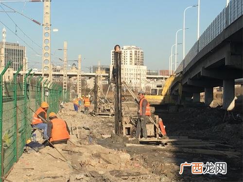 工地包工头一年收入 包工头怎么接工程项目