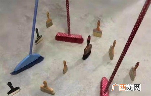 立扫把挑战什么意思什么梗 扫帚直立的含义及出处