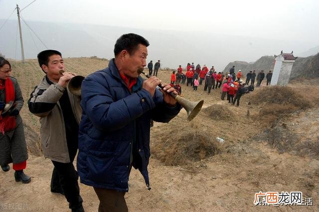 丧假姥姥是直系亲属吗 直系亲属过世请假要扣工资吗