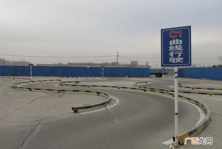 科目二s弯看点打方向盘诀窍 科二走s弯最笨办法图解