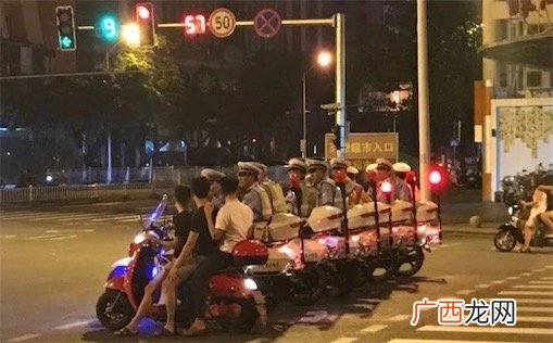 感动吗不敢动是什么意思什么梗 感动吗不敢动出自《荒野求生》