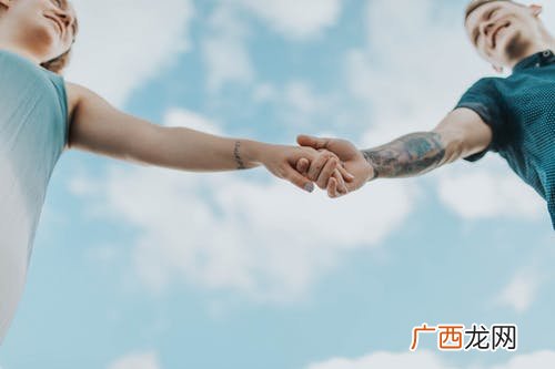 男生会约普通异性朋友吃饭吗 男人约异性吃饭的真实目的