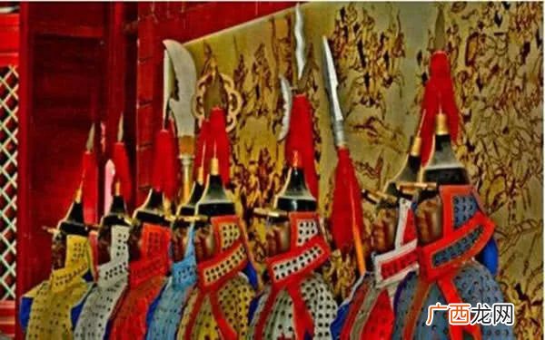 八旗哪个旗地位最高,清朝八旗的地位排名？