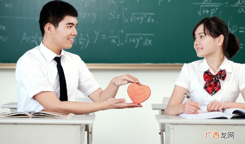 女孩子有早恋倾向怎么沟通 女孩子早恋的正确引导方法