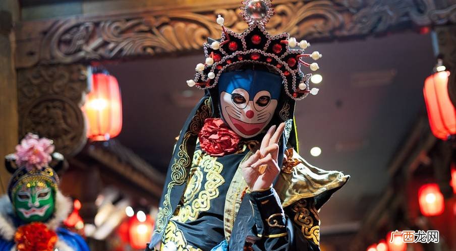 川剧变脸的原理揭秘,川剧变脸的原理和方法?