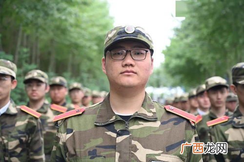 英姿飒爽是什么意思,英姿飒爽是什么意思？