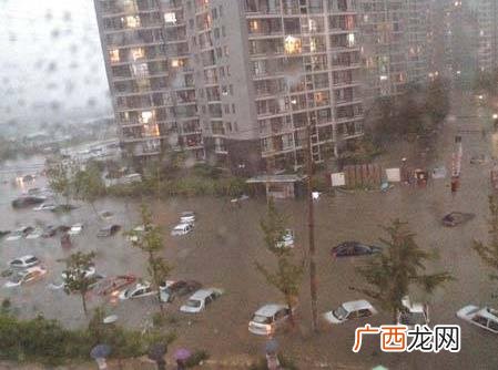 雨神萧敬腾是什么意思？萧敬腾为什么叫雨神？雨神真的到哪哪下雨吗
