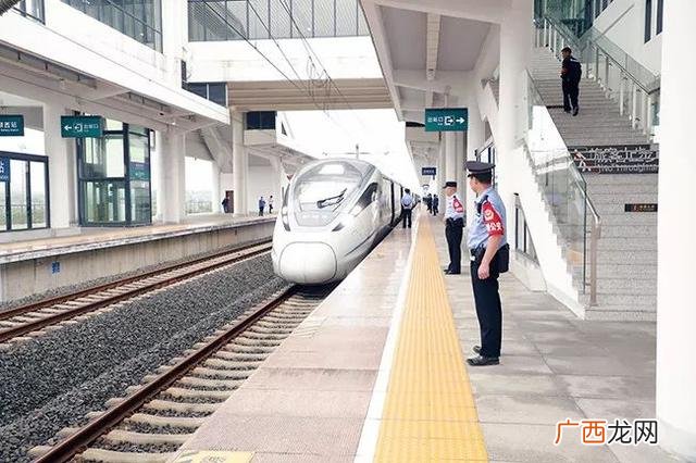 安顺高铁站在哪里,安顺西站离市区多远？