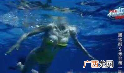 “夹紧”是什么意思？周韦彤“夹紧”一词是怎么来的