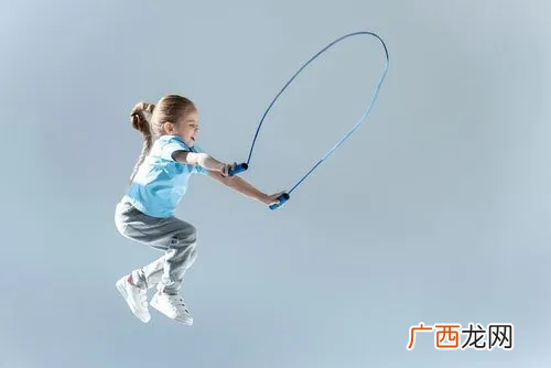 如何让小孩子轻松学跳绳 小朋友跳绳的正确方法与技巧