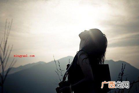 日出东方却落于西是什么意思?
