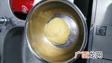塔塔粉做蛋糕有什么作用,吉士粉和塔塔粉作用一样吗？