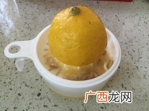 蜜桃酱怎么做,三冰蜜桃苏打水是啥做的？