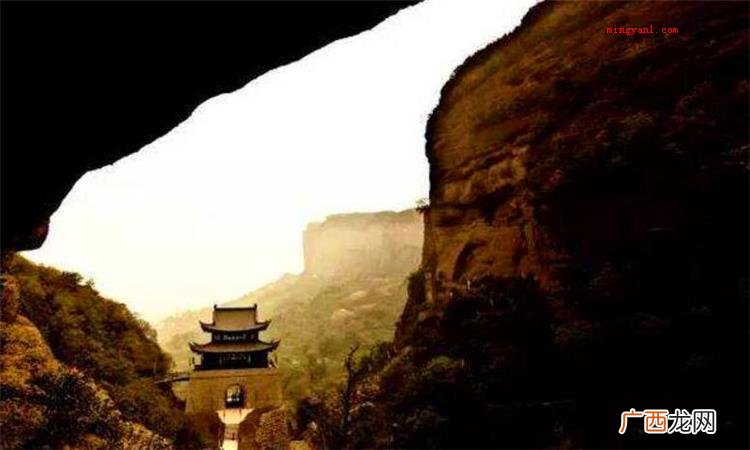 一夫当关万夫莫开的当是什么意思