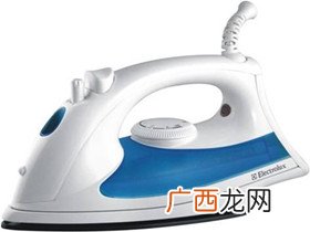 熨斗怎么烫衣服,有什么方法可以把布料用熨斗烫在衣服上？