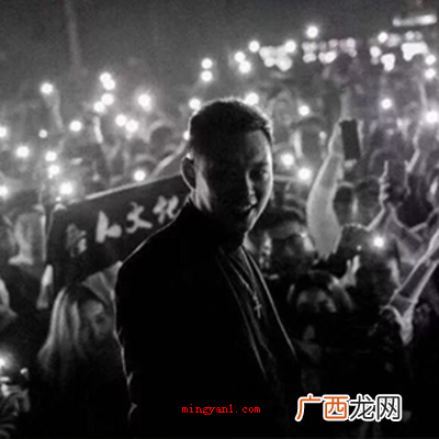 左边画个龙右边画彩虹是什么歌？