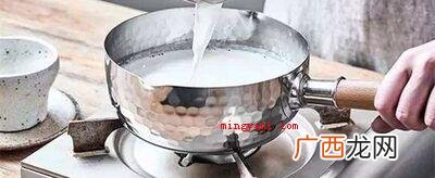 煮牛奶时加糖对它的营养成分有影响吗?
