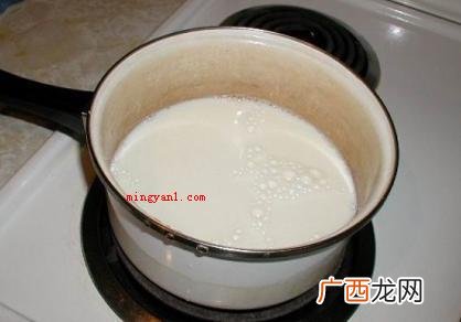 煮牛奶时加糖对它的营养成分有影响吗?