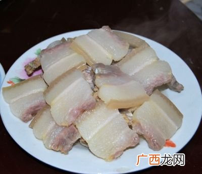 白肉是什么肉,猪筒骨上白色的肉到底是什么?热量高么?