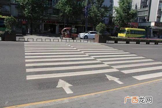 人行道和人行横道区别,交通安全法有关人行路的法律规定？