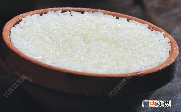 发糕热量高还是米饭热量高,中午吃一个发糕会胖吗？