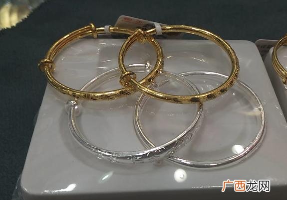 新生儿戴银手镯好 婴儿为什么戴银不戴金