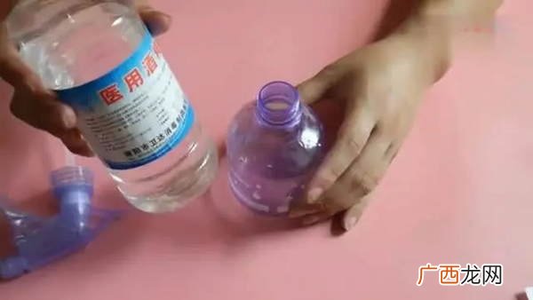 床上喷酒精能杀螨虫吗,56度白酒喷床能不能杀螨虫？