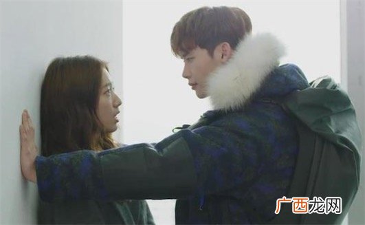 壁咚是什么意思什么梗 男生壁咚女生的条件和方法