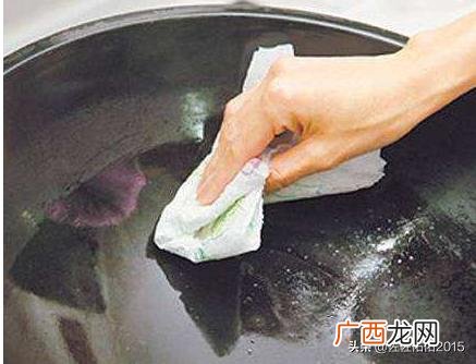 锅烧糊的黑垢怎么去除,锅烧焦了怎么清洗?