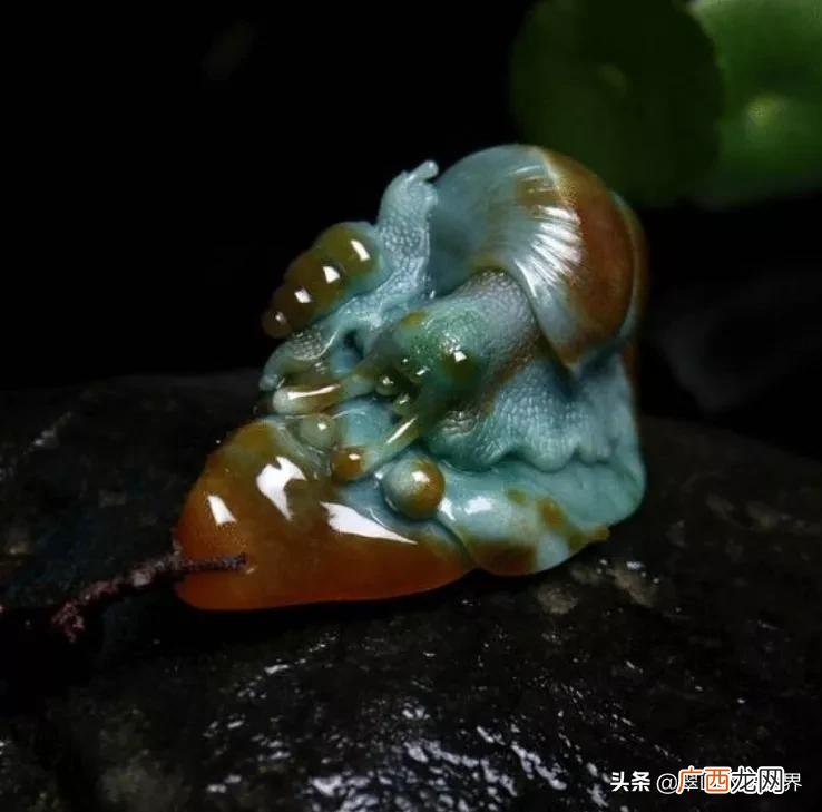 翡翠蜗牛吊坠的含义 玉坠蜗牛的寓意和象征是什么