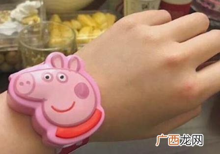 抖音社会人小猪佩奇手表是什么意思 小猪佩奇身上纹 掌声送给社会人