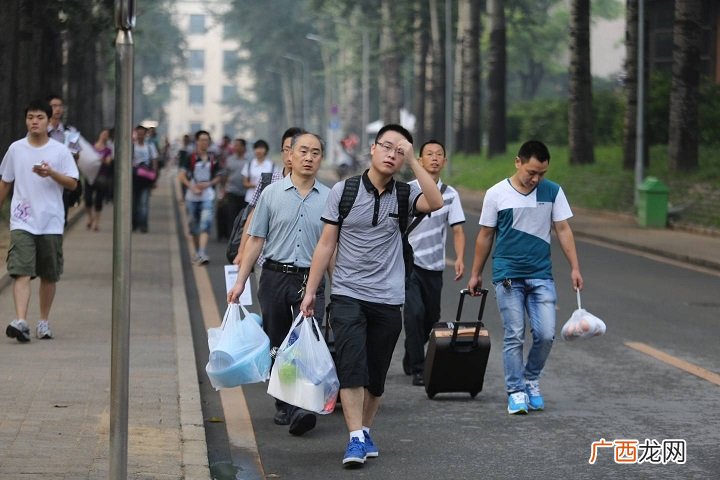 国内各档次的大学费用排名情况 中国大学学费一览表
