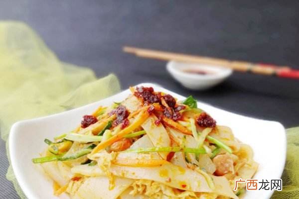 拌凉皮怎么配料才好吃,凉拌凉皮要什么调料？