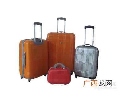 拉杆箱密码打不开了怎么办?,行李箱密码锁卡住了按不动?