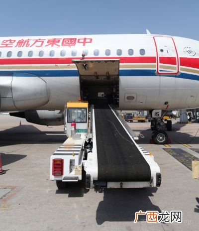 飞机托运行李规定尺寸,多大的旅行箱需要托运？