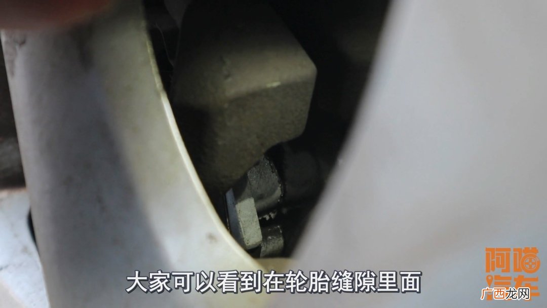 车主如何判断刹车片是否该更换了 刹车片多久换一次安全