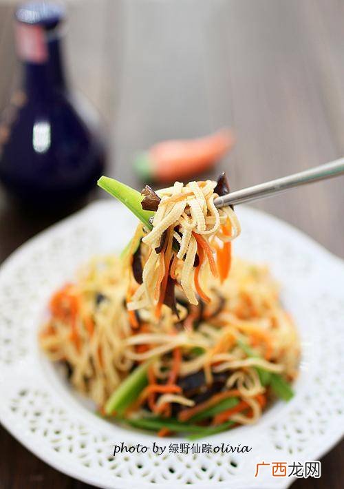 豆腐丝怎么炒好吃又简单,干煸豆腐丝的做法？
