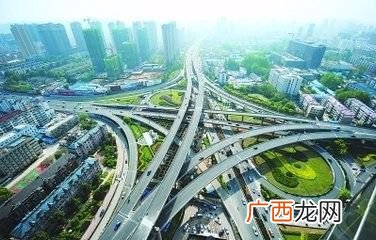 城市道路分为哪四类,道路什么填上合适的词语？