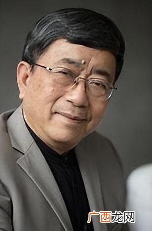 余秋雨的两任妻子及生活现状 余秋雨简介及个人资料