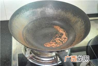 铁锅生锈了怎么办,铁锅生锈处理方法星妈？