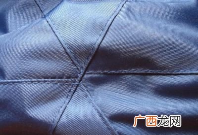 尼龙布防水吗,尼龙书包防水吗？